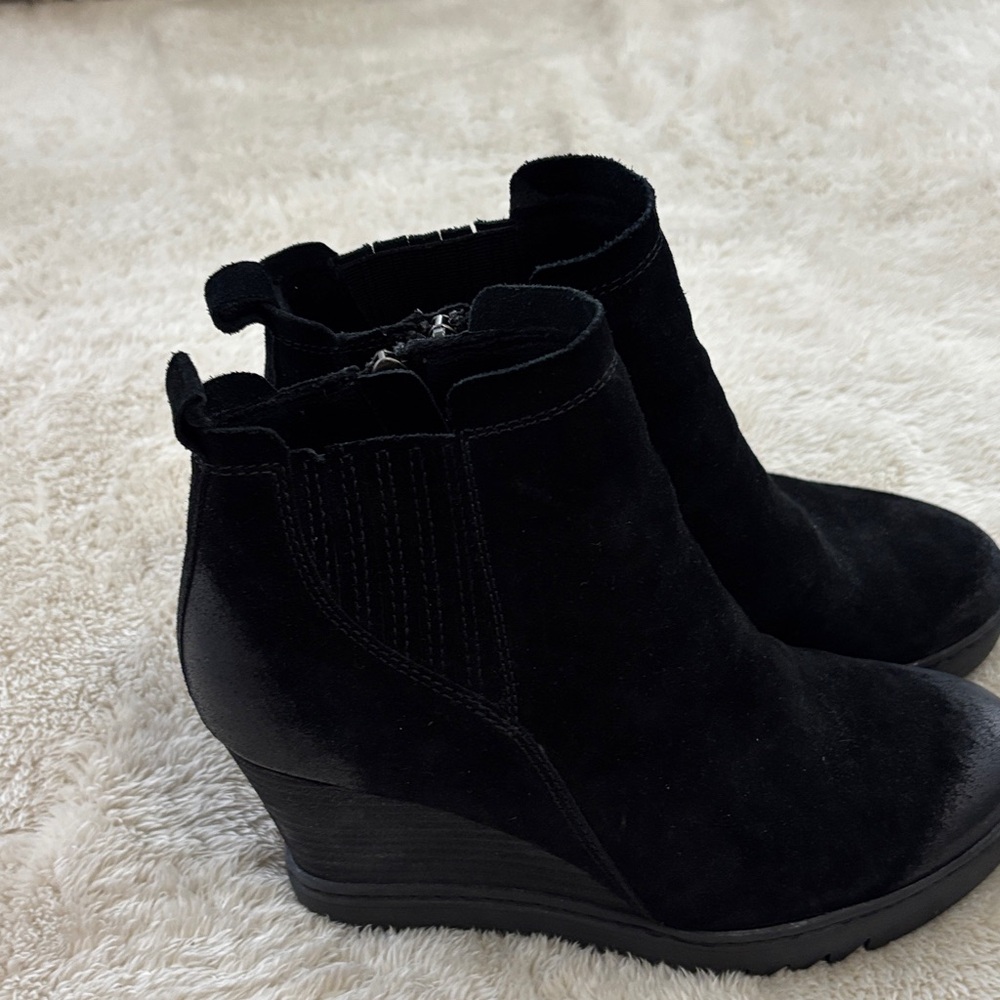 Soffit, Size 7.5. they run slightly large. Barely worn soffit super comfortable.